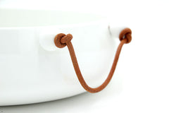 Ciotola in Ceramica Bianca con Manici in Cuoio - 4912977
