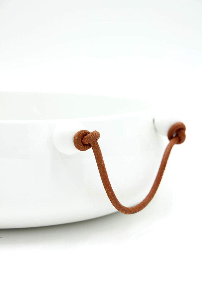 Ciotola in Ceramica Bianca con Manici in Cuoio - 4912977
