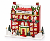 Diorama casetta natalizia LED in legno EDG Enzo De Gasperi Exclusive H33 cm, grande casa rossa illuminata con tetto innevato, abeti, pupazzo di neve e automobile con regali.