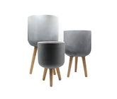 Vaso in cemento e resina su piedi in legno - CONFIG0168