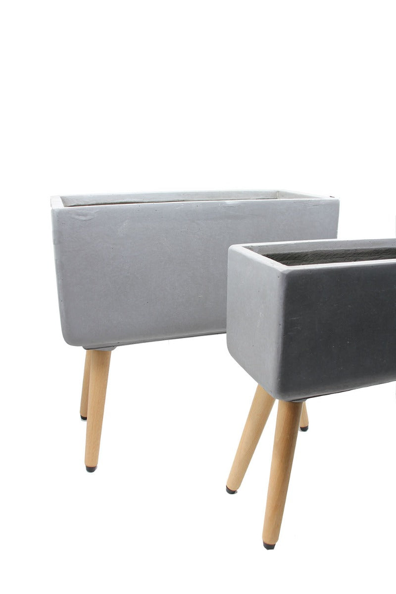 Vaso rettangolare in cemento e resina su gambe in legno - CONFIG0171