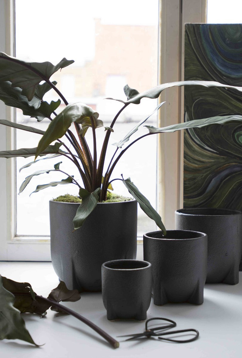 Vaso nero di terracotta Humble: vasi design D&M - CONFIG0124