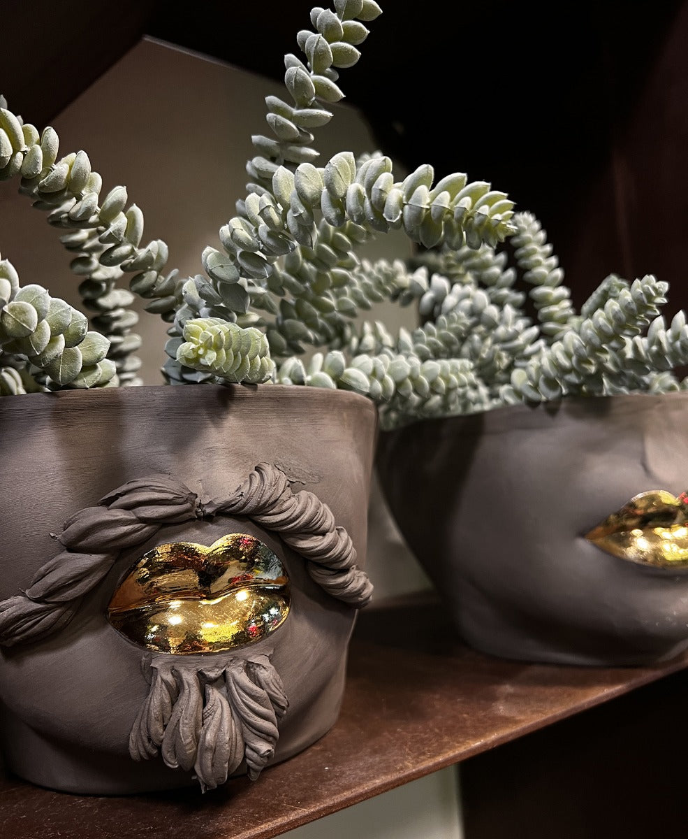 Vaso mezzo viso uomo con labbra in oro alt.14,5 x largh.24 - 015653