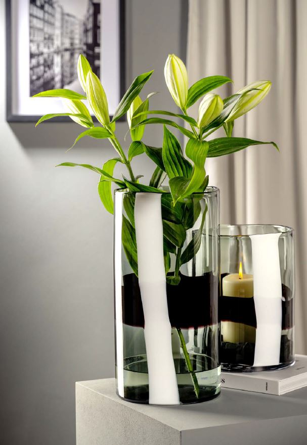 Vaso in Vetro Banda Nera H26 D23 – Stile ed Eleganza per Ogni Ambiente