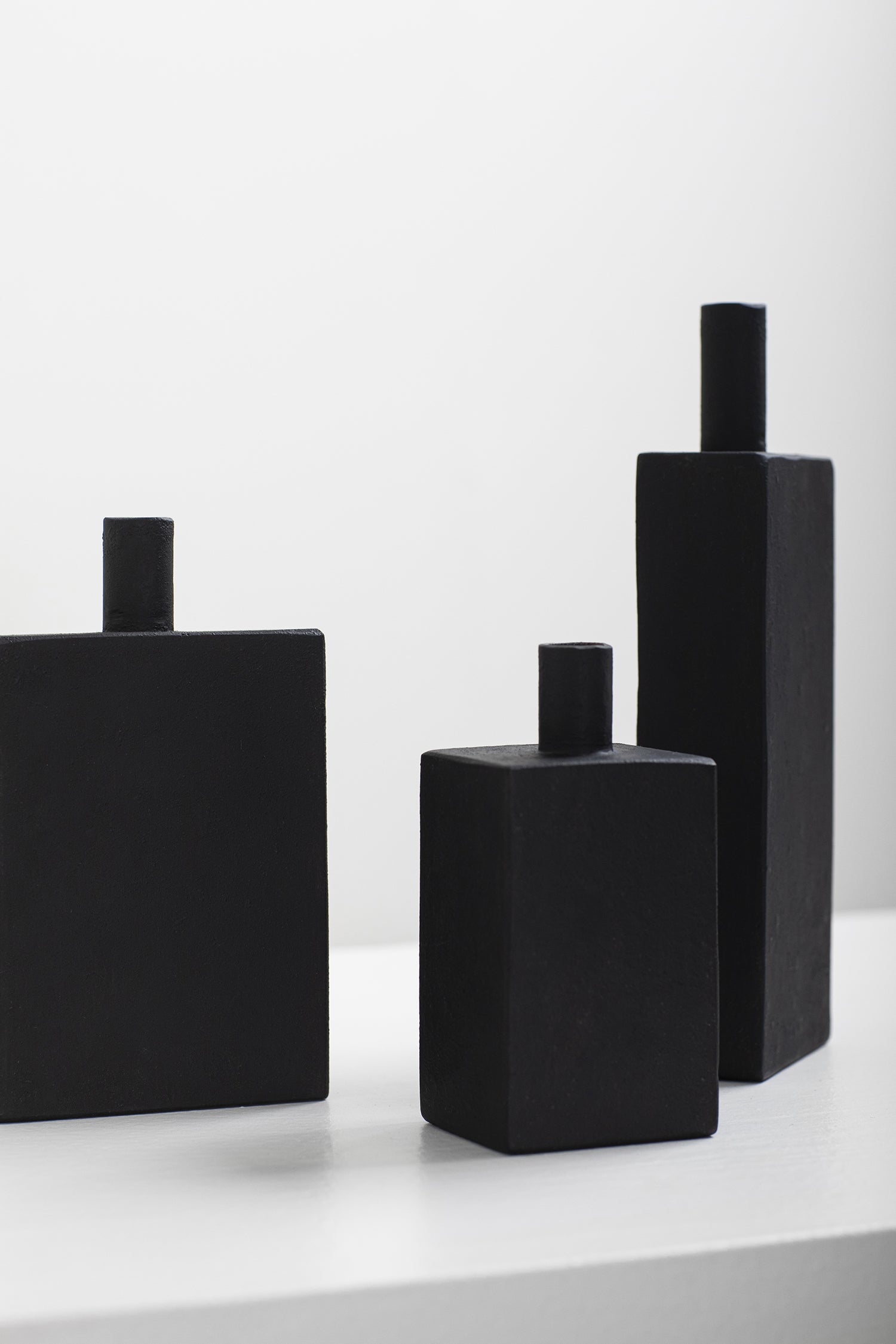 Vaso Moro in Metallo Nero H13 Cm – Design Antonino Sciortino per Serax