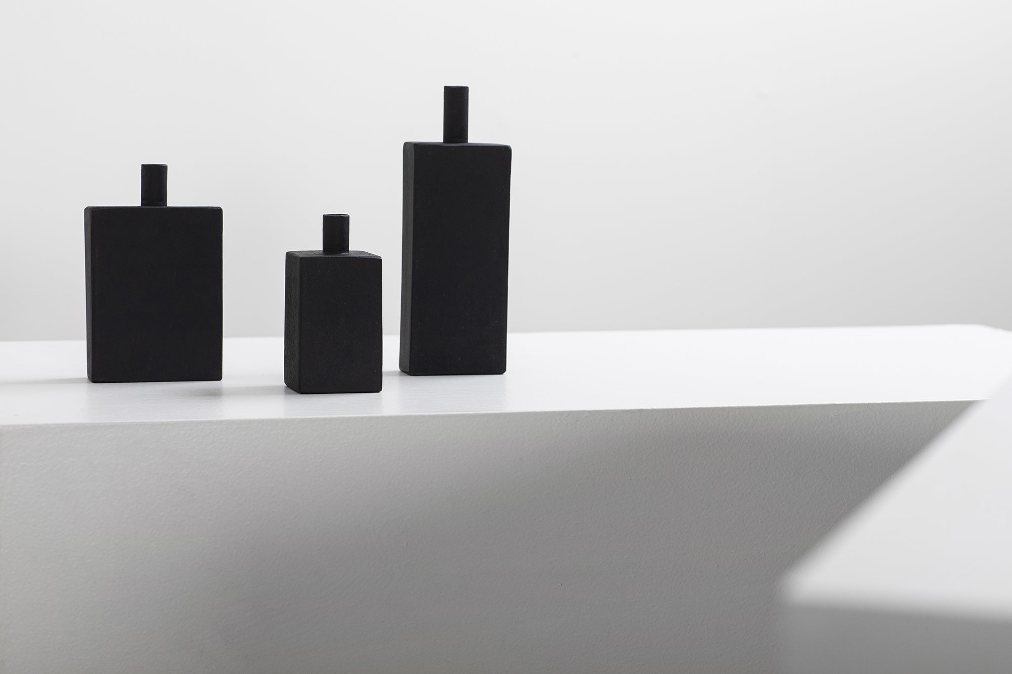 Vaso Moro in Metallo Nero H13 Cm – Design Antonino Sciortino per Serax
