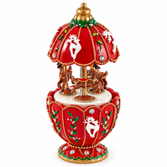 Carillon natalizio Giostra con Renne EDG Enzo De Gasperi H 17 × Ø 7,5 cm, rosso con renne decorative, dettagli verdi e finiture dorate, su sfondo bianco.