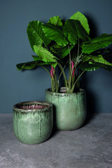 Vaso Davon Dark Green | Vaso in terracotta smaltata realizzato a mano di colore verde con colature - 702571