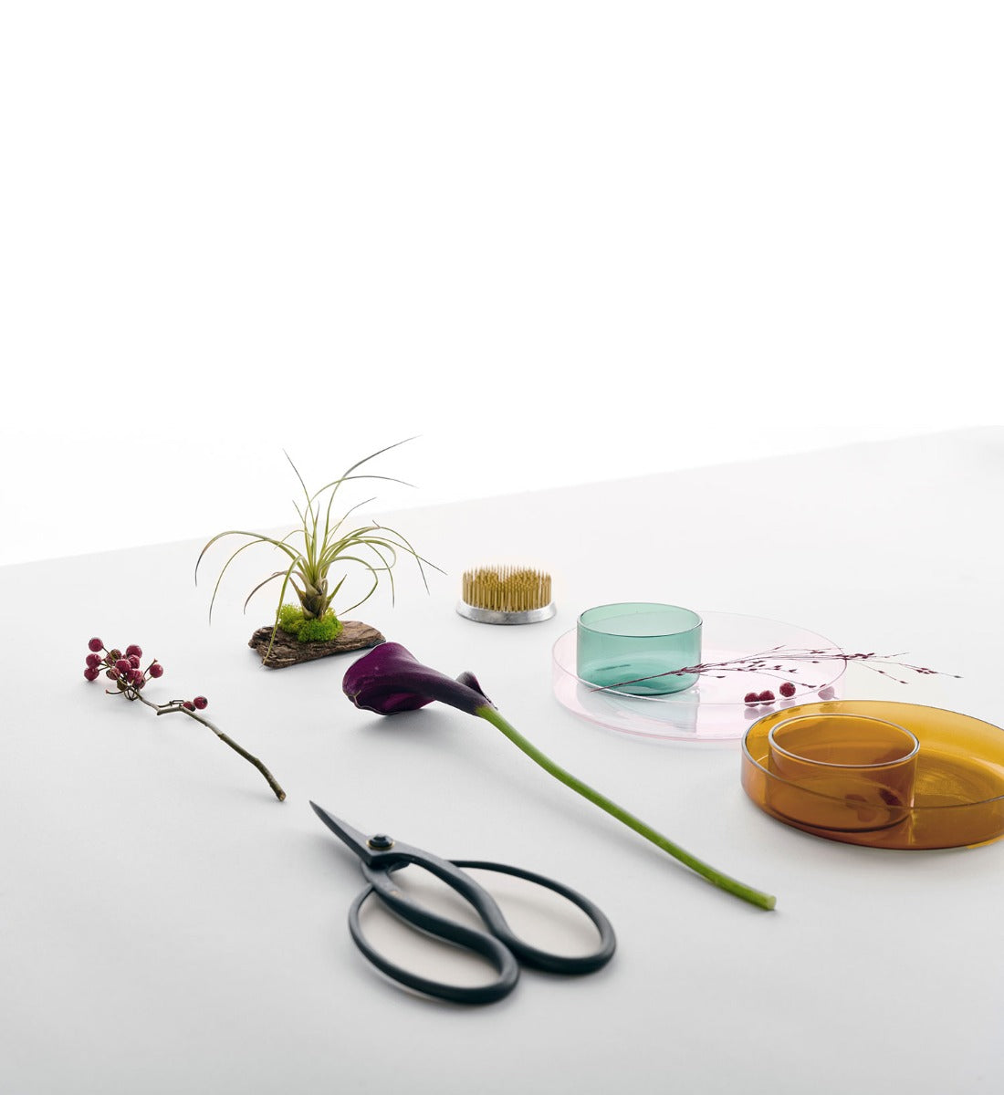 KENZAN - Set vassoio rosa 6,5cm + vassoio azzurro 17,5cm + flower frog in ottone 5cm - by Denis Guidone - 09313192