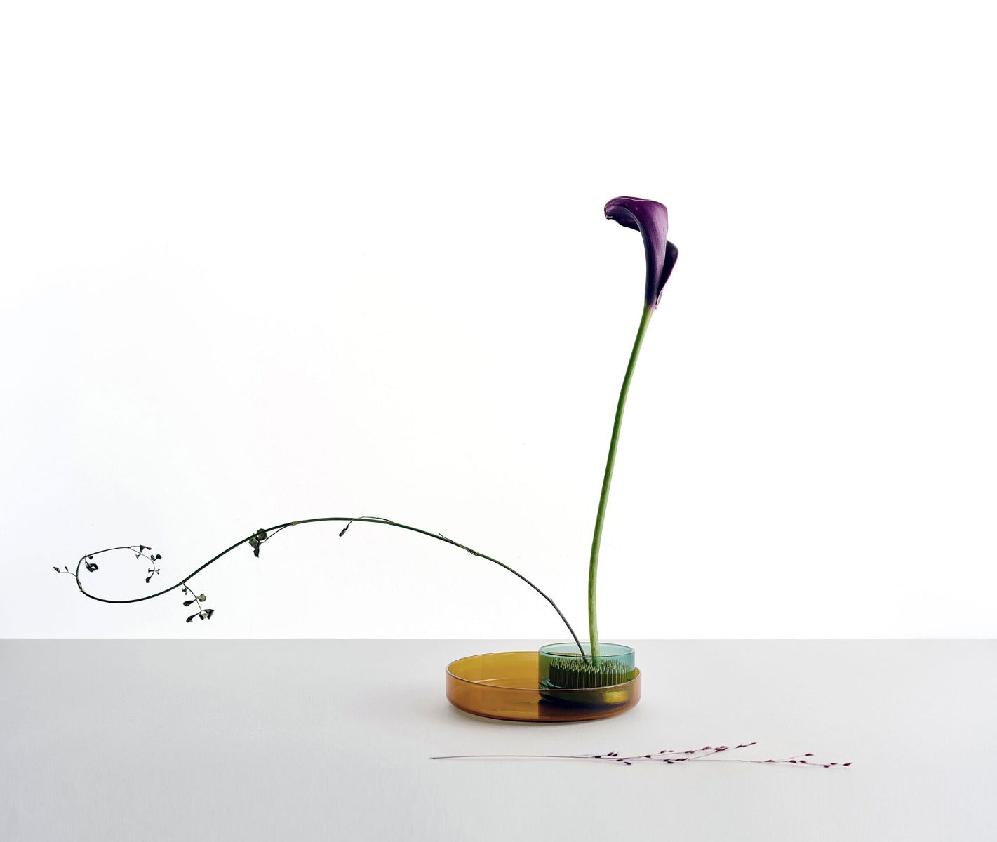 KENZAN - Set vassoio verde petrolio 6,5cm + vassoio ambra 13cm + flower frog in ottone 5cm - by Denis Guidone - 09313190