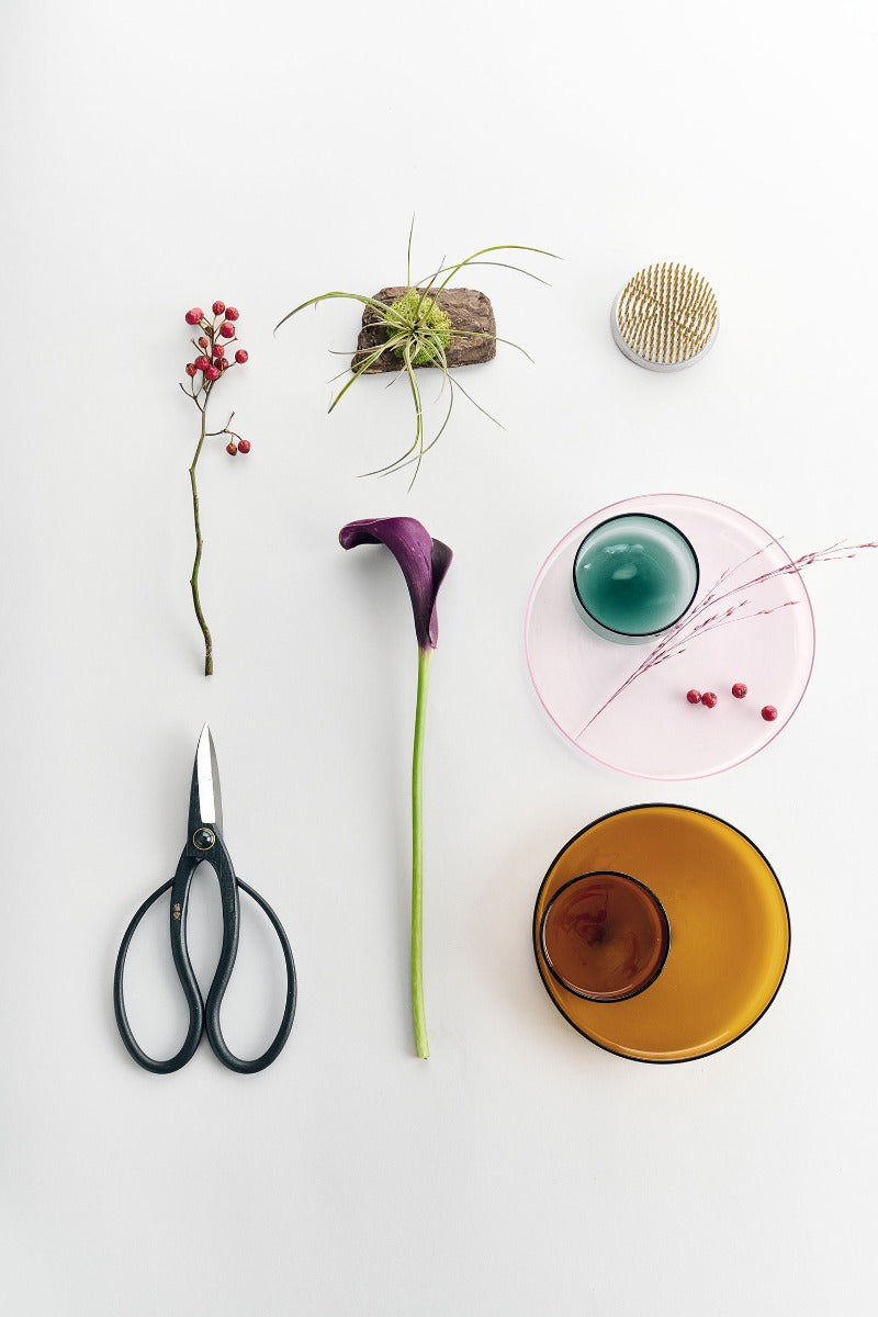 KENZAN - Set vassoio ambra 6,5cm + vassoio rosa 15cm + flower frog in ottone 5cm - by Denis Guidone - 09313191