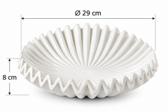 Piatto decorativo Raggiera in ceramica bianca EDG Enzo De Gasperi con dimensioni indicate, altezza 8 cm e diametro 29 cm, design a raggiera e bordo ondulato.