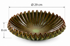 Piatto decorativo Raggiera in ceramica verde EDG Enzo De Gasperi con dimensioni indicate, altezza 8 cm e diametro 29 cm, design a raggiera e bordo ondulato.