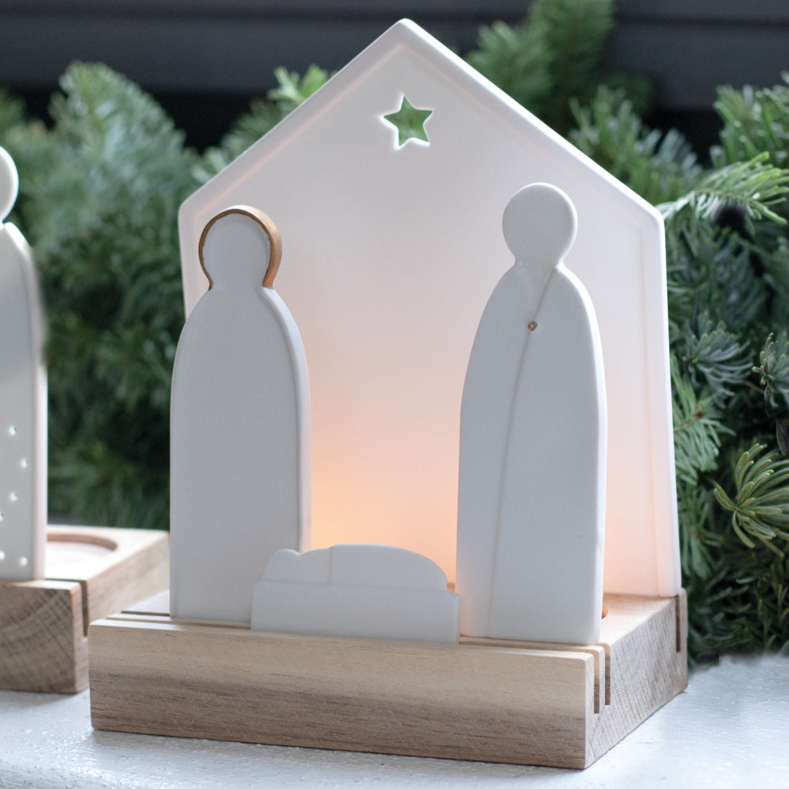 Porta Tealight Presepe in ceramica su base in legno - 4990433