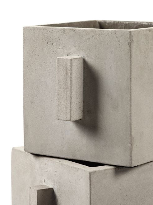 Vaso in cemento quadrato grigio con manici | Vasi di design in cemento Serax - CONFIG0459
