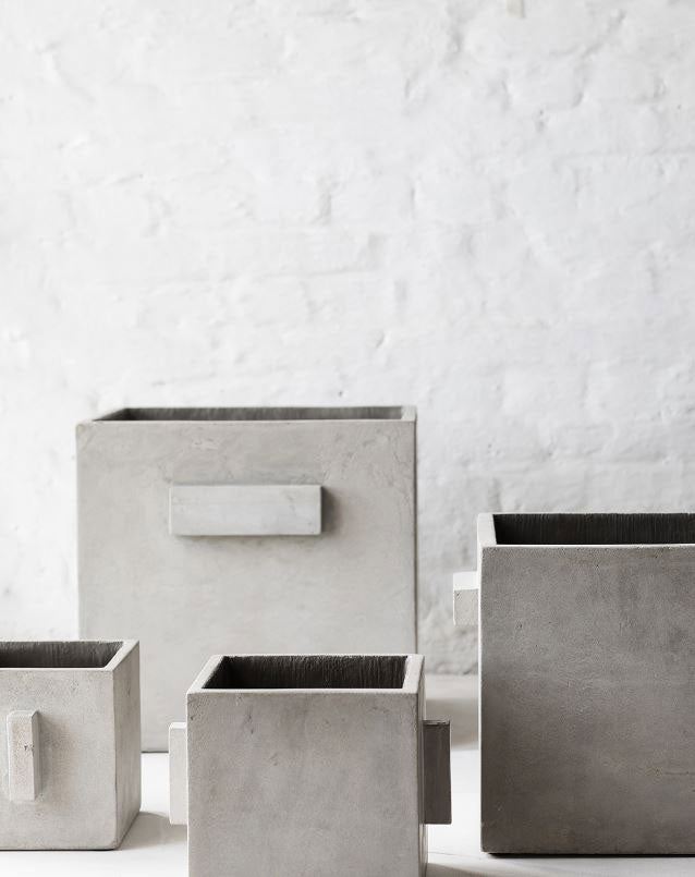 Vaso in cemento quadrato grigio con manici | Vasi di design in cemento Serax - CONFIG0459