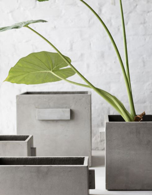 Vaso in cemento quadrato grigio con manici | Vasi di design in cemento Serax - CONFIG0459