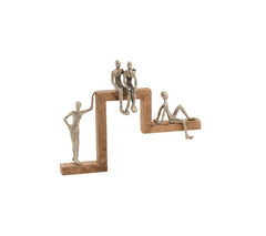 Statua 4 personaggi relax in alluminio su legno - 91118