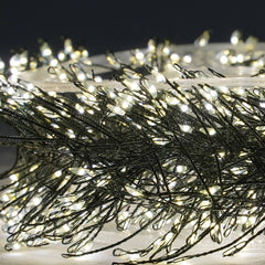 Dettaglio della stringa luminosa Cluster 10 m con 1000 LED bianco naturale