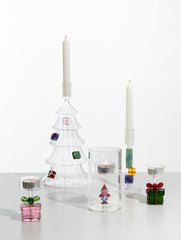 Tealight Christmas Tales Ichendorf Milano con Babbo Natale e regalo azzurro, portacandela in vetro H14 Ø8 cm ambientatato