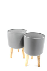 Vaso in metallo grigio su piedi in legno  - CONFIG0172