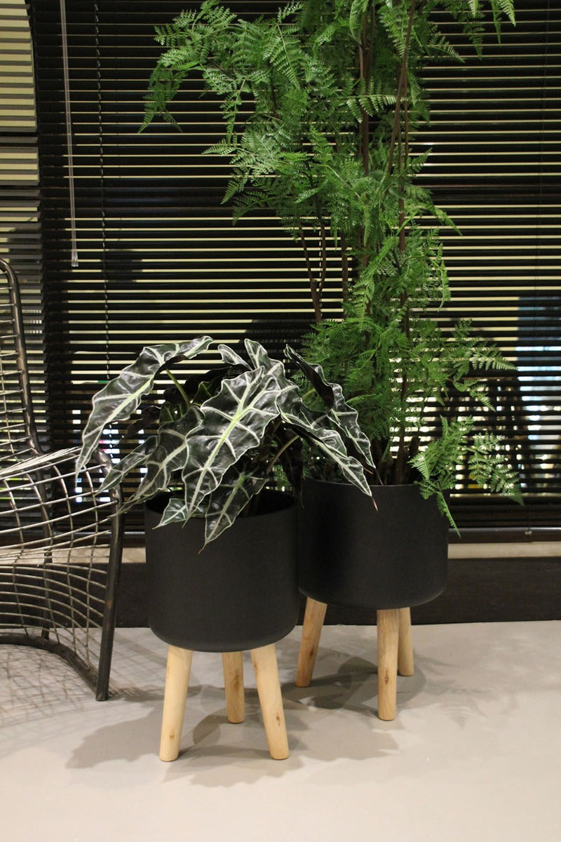 Vaso in metallo nero su piedi in legno  - CONFIG0170
