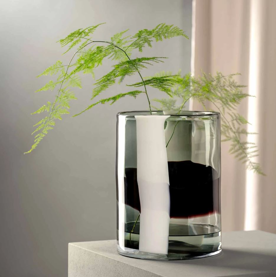 Vaso in Vetro Banda Nera H26 D23 – Stile ed Eleganza per Ogni Ambiente