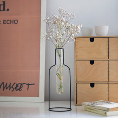 Vaso Bottle Silhouette Colore nero in metallo e vetro H26,50 - 27323